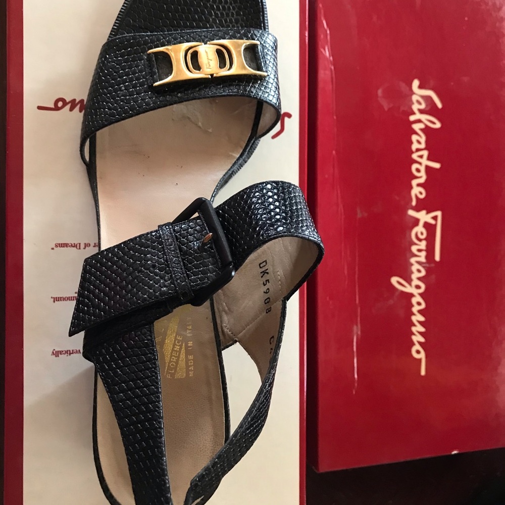 Salvatore Ferragamo Sandal 8.5 AAA